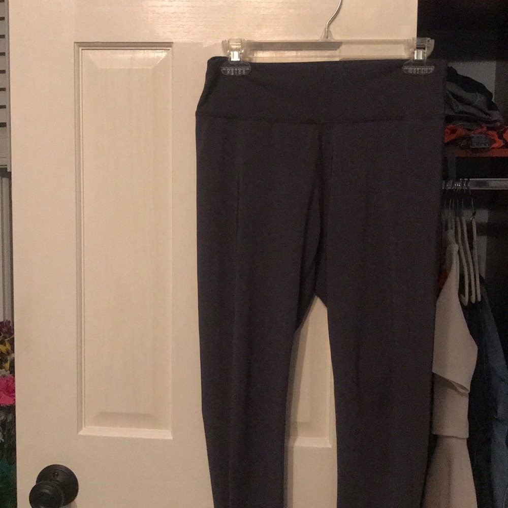 Aerie gray leggings.